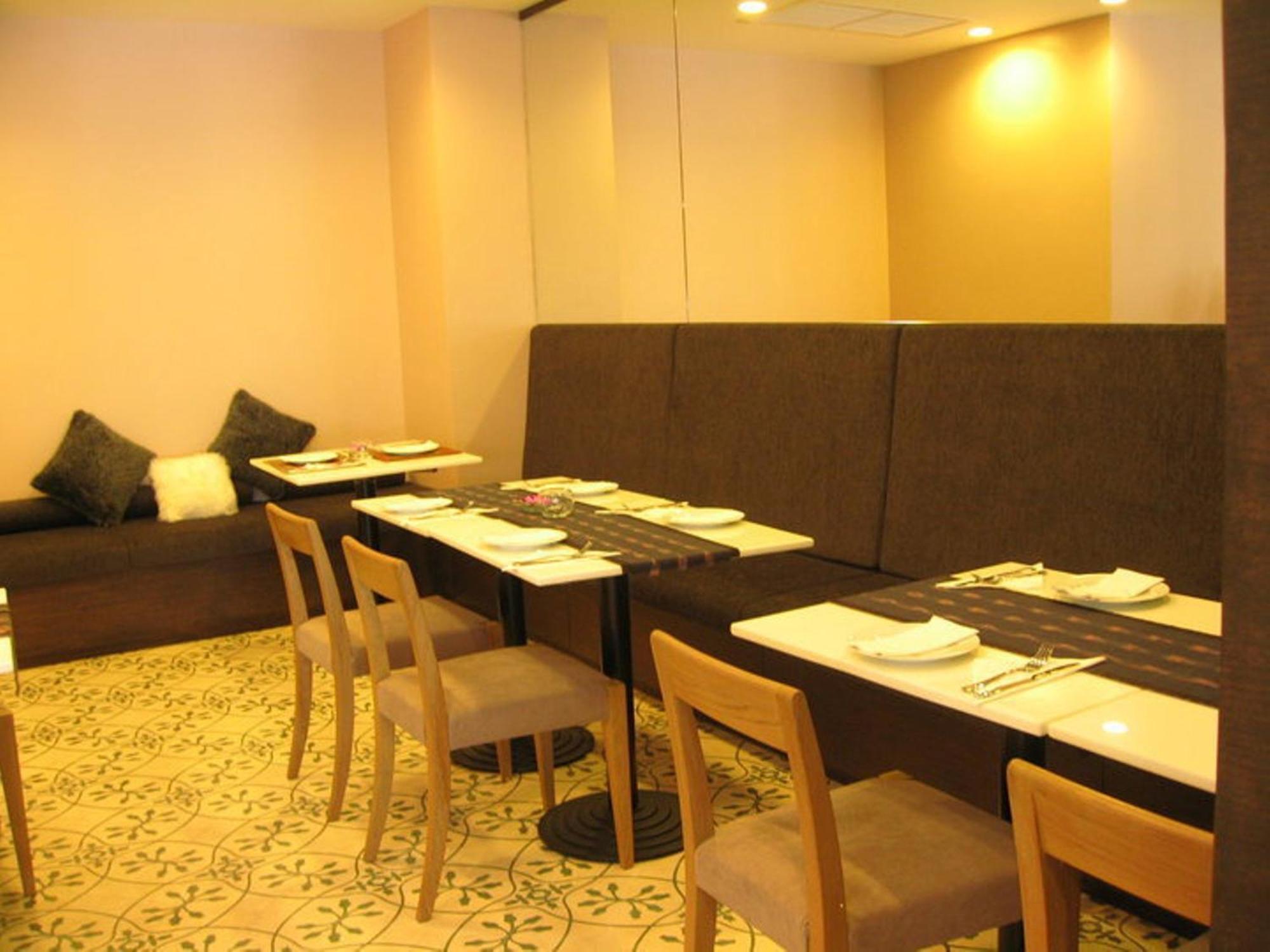 Aphrodite Inn Bangkok Esterno foto